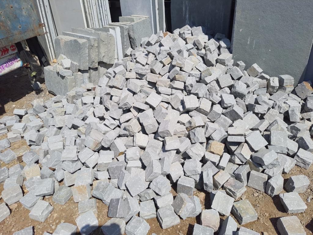 Grey Cobbles parking-walkway — Rocks Studio